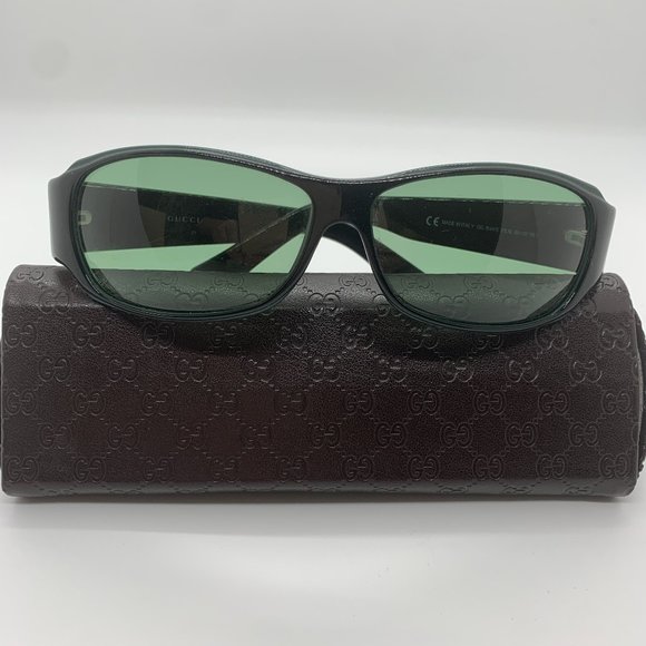 GUCCI Accessories - Black GUCCI Sunglasses and case